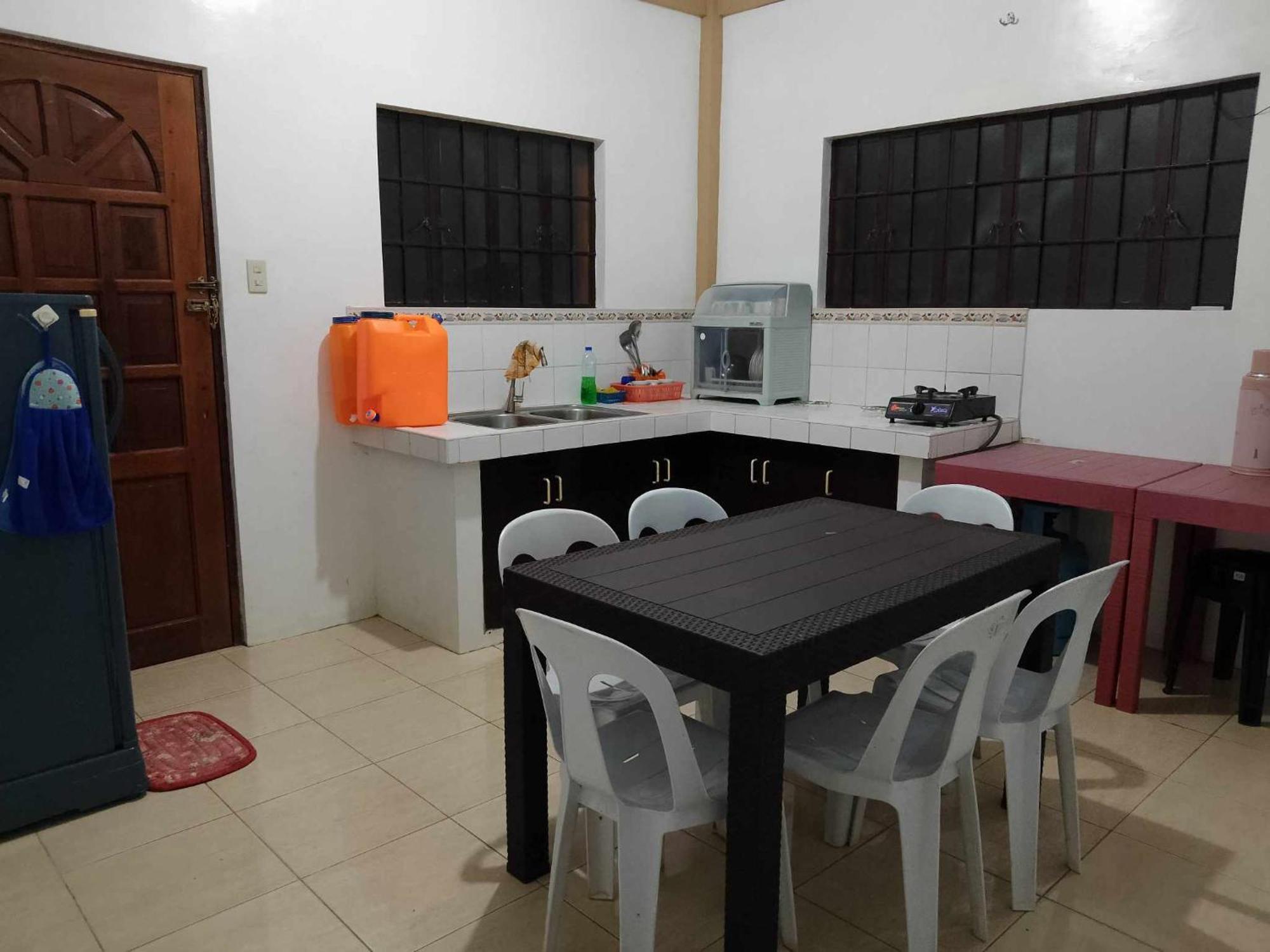 Estrelle Orange House - Backpackers Hub Daire Puerto Princesa Dış mekan fotoğraf