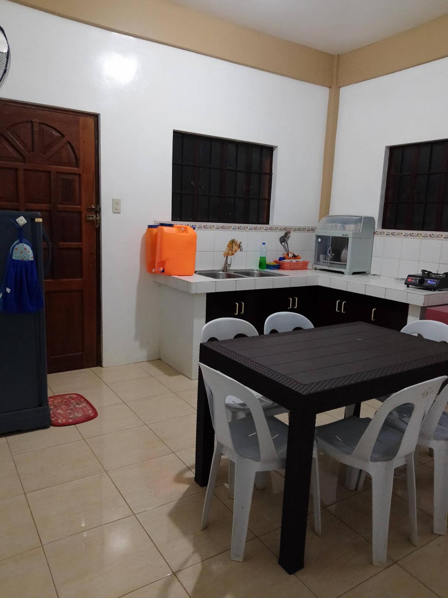 Estrelle Orange House - Backpackers Hub Daire Puerto Princesa Dış mekan fotoğraf